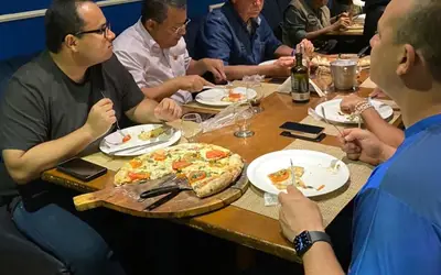 Funcionários da Formaggio confirmam que Seguranças de Bolsonaro acompanharam todo o processo de montagem das Pizzas e fiscalizaram até as bebidas que tinham como destino a mesa do presidente 