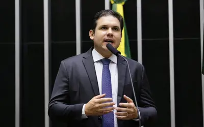 Hugo Motta pede a ministro celeridade na execução do projeto do aeroporto de Patos 