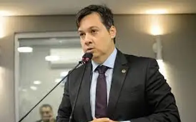 Deputado Júnior Araújo passa pano para o governo João Azevêdo após duas crianças morrerem na UPA de Cajazeiras
