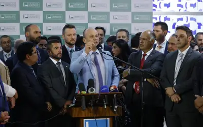 Deputado Cabo Gilberto Silva e outros 47 parlamentares assinam pedido de impeachment do presidente Lula